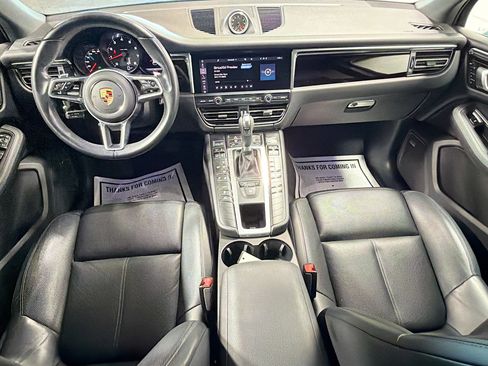 Certified 2021 Porsche Macan image 16
