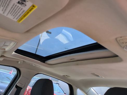 Used 2014 Ford Focus SE w/ SE Sport Package image 19