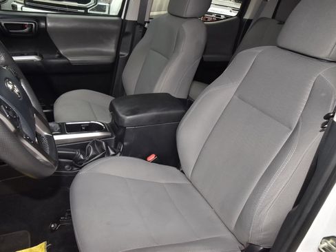 Used 2018 Toyota Tacoma SR5 AWD/4WD image 30