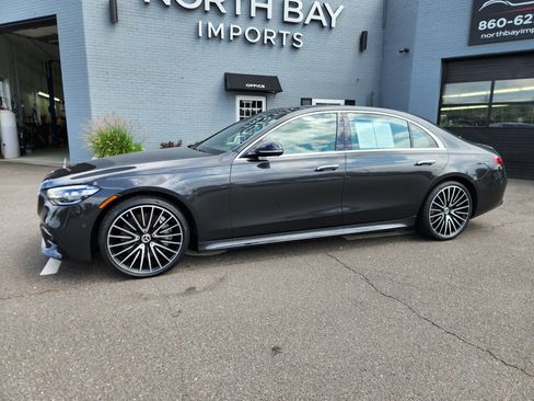 Used 2021 Mercedes-Benz S 580 4MATIC Sedan w/ AMG Line image 2