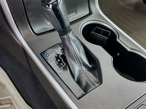 Used 2015 Toyota Camry image 16