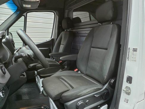 Used 2024 Mercedes-Benz Sprinter 2500 image 15