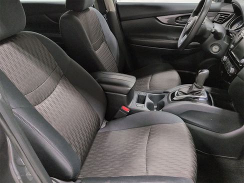 Used 2019 Nissan Rogue image 22