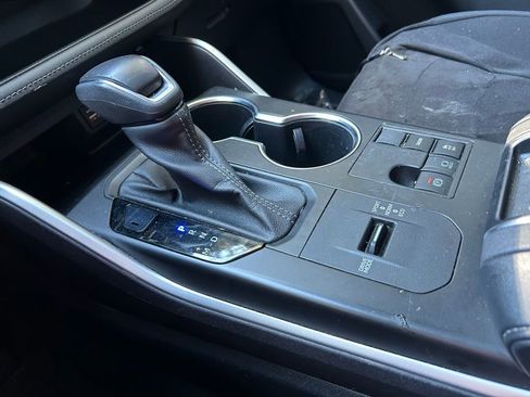 Used 2023 Toyota Highlander LE image 27