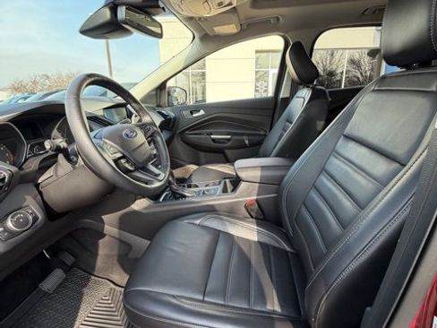 Used 2019 Ford Escape Titanium image 4