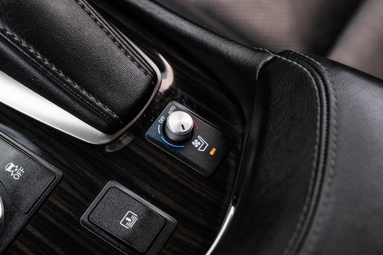 Used 2014 Lexus LS 460 w/ Comfort Package RWD image 39