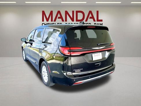 Used 2025 Chrysler Pacifica Select FWD image 8