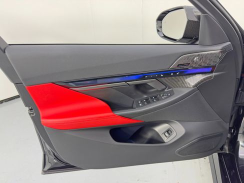 Used 2025 BMW M5 w/ Carbon Package image 46