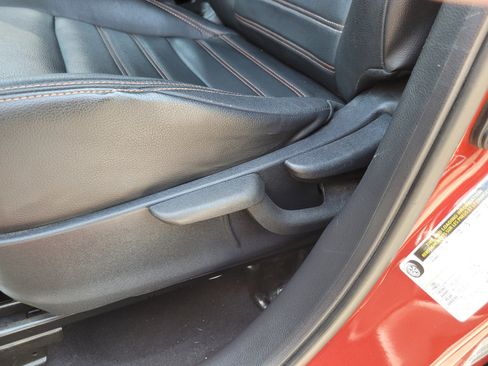 Used 2019 Nissan Kicks SR w/ SR Premium Package FWD image 11