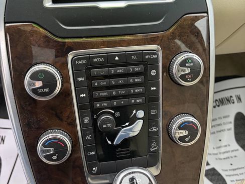Used 2016 Volvo XC70 T5 Premier w/ Convenience Package image 12