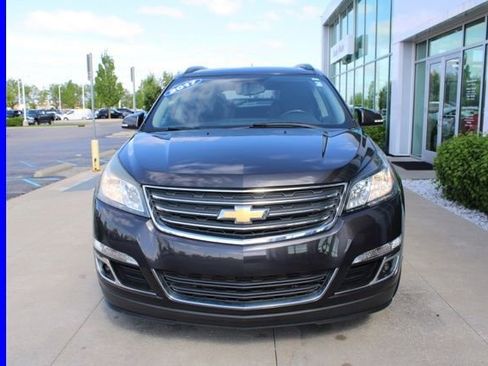 Used 2017 Chevrolet Traverse LT FWD image 2