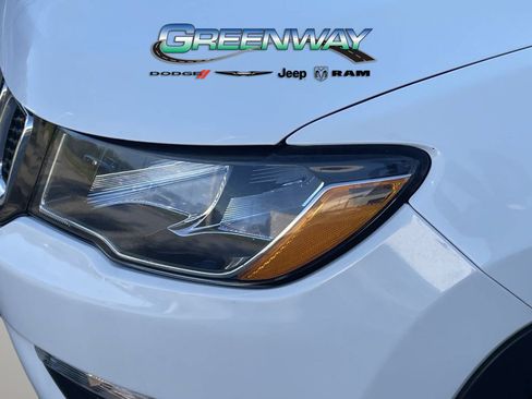 Used 2017 Jeep Compass Latitude w/ Popular Equipment Group FWD image 6
