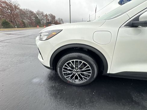 New 2026 Ford Escape SE FWD image 10