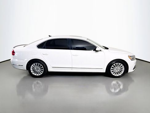 Used 2016 Volkswagen Passat 1.8T SE w/ Lighting Package image 11