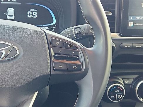 Certified 2024 Hyundai Venue SEL image 15