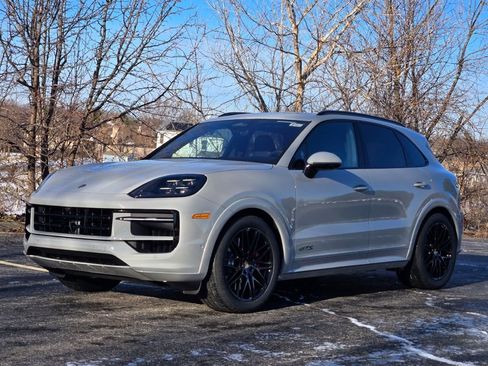New 2026 Porsche Cayenne GTS AWD/4WD image 38
