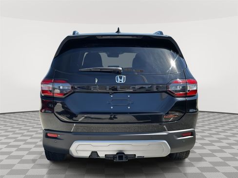 Certified 2024 Honda Pilot TrailSport image 4