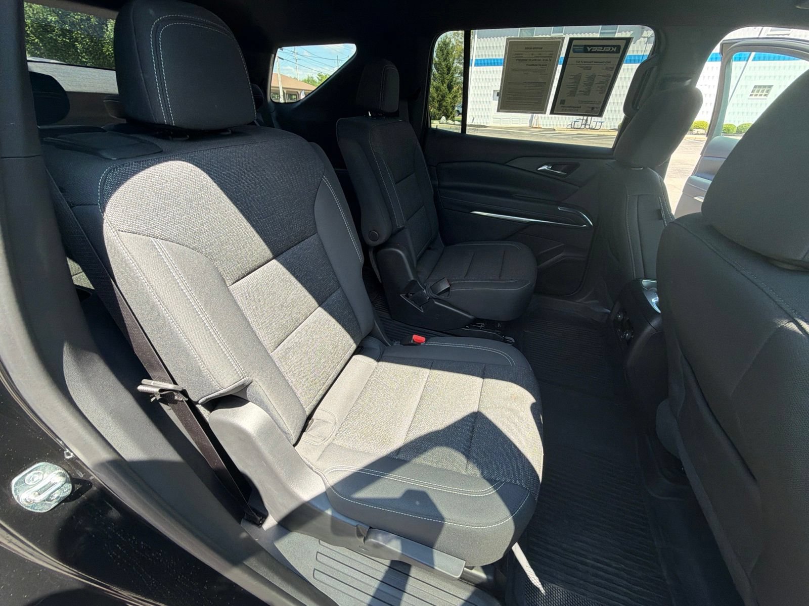 Used 2025 Chevrolet Traverse LT w/ LPO, Floor Liner Package FWD image 27