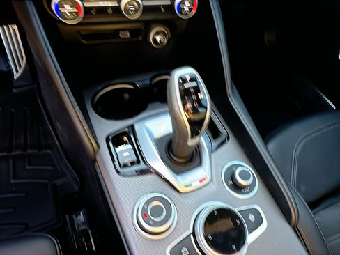 Used 2022 Alfa Romeo Giulia Veloce image 30