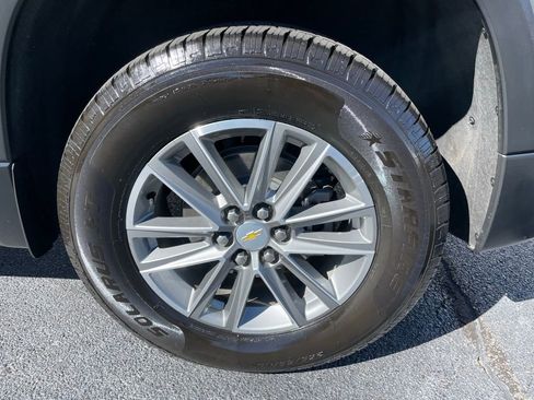 Used 2022 Chevrolet Traverse LT image 43