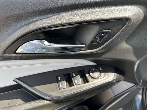 Used 2025 Chevrolet Trax LT FWD image 20