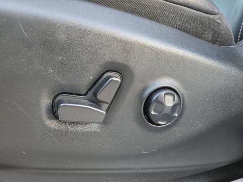 Used 2024 Chrysler Pacifica Touring-L image 15