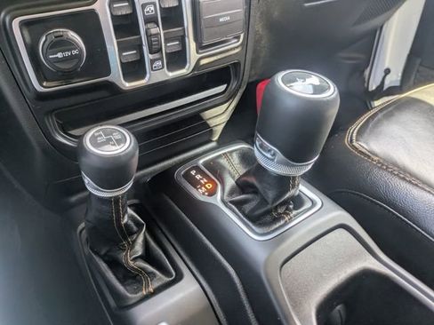 Used 2023 Jeep Wrangler Unlimited Sahara AWD/4WD image 29