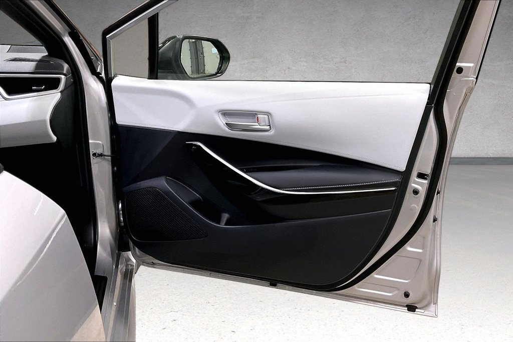 Used 2025 Toyota Corolla XSE FWD image 28