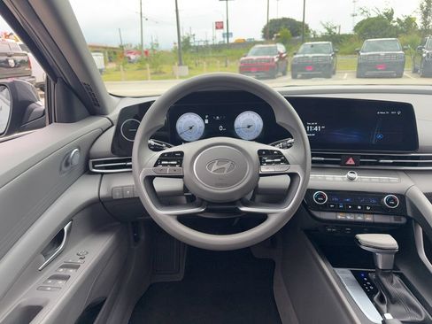 Used 2024 Hyundai Elantra SEL FWD image 16