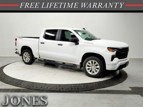 Used 2024 Chevrolet Silverado 1500 Custom image 1