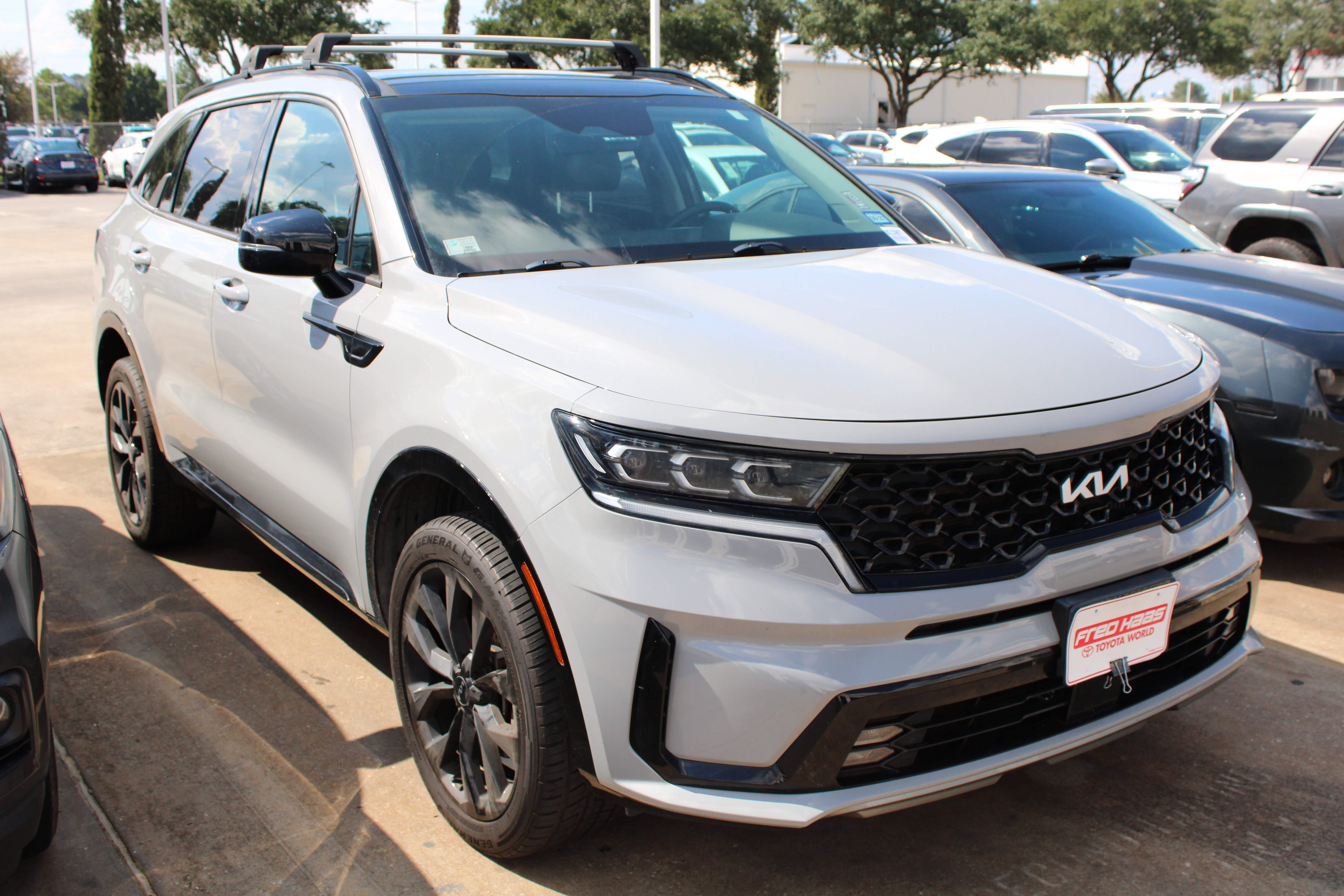 Used 2022 Kia Sorento SX AWD/4WD image 2