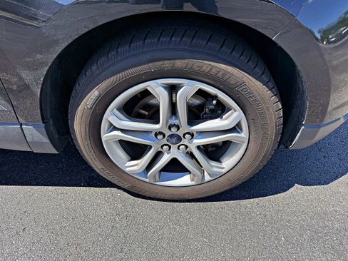Used 2018 Ford Edge Titanium w/ Technology Package AWD/4WD image 11