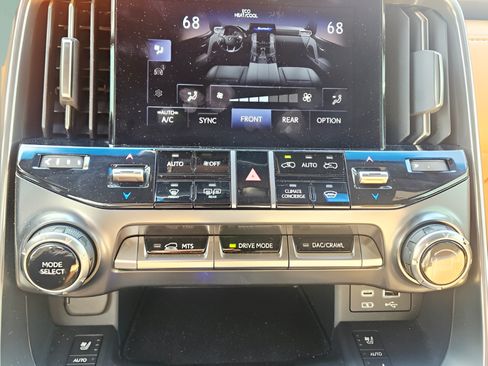 Used 2022 Lexus LX 600 4WD w/ Accessory Package (Z1) image 20