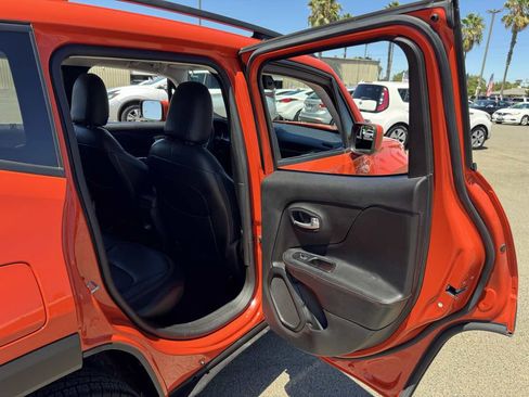 Used 2019 Jeep Renegade Latitude w/ Popular Equipment Group AWD/4WD image 18