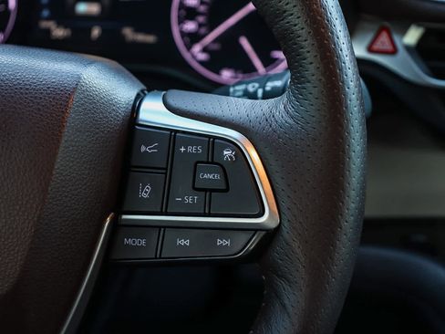 Used 2022 Toyota Sienna Platinum image 21