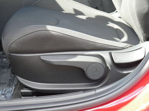 Used 2023 Hyundai Elantra SEL image 13