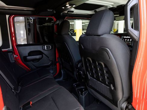 Used 2022 Jeep Wrangler Unlimited Rubicon w/ LED Lighting Group AWD/4WD image 29