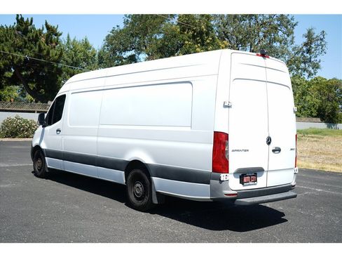Used 2021 Mercedes-Benz Sprinter 2500 image 3
