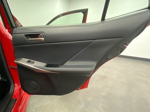 Used 2019 Lexus IS 300 AWD image 39