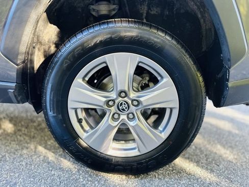 Used 2022 Toyota RAV4 XLE image 25