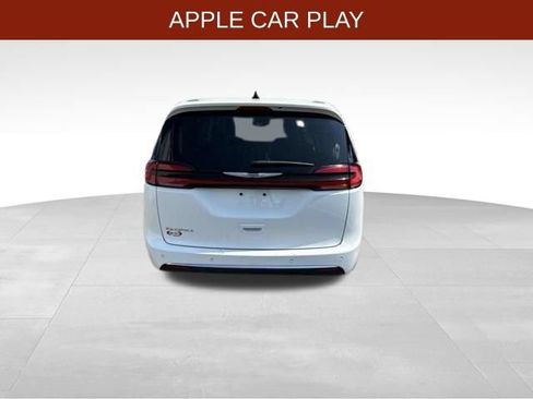 Used 2024 Chrysler Pacifica Touring-L FWD image 6