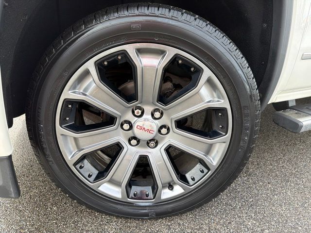 Used 2015 GMC Sierra 1500 Denali w/ Driver Alert Package AWD/4WD image 11