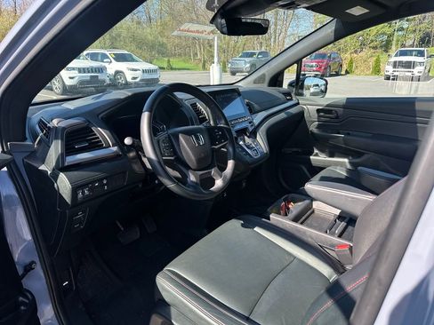 Used 2023 Honda Odyssey Sport image 9