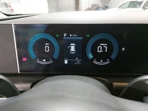 Certified 2025 Hyundai Tucson SE image 18