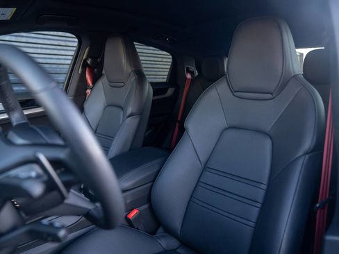 New 2026 Porsche Cayenne S image 5