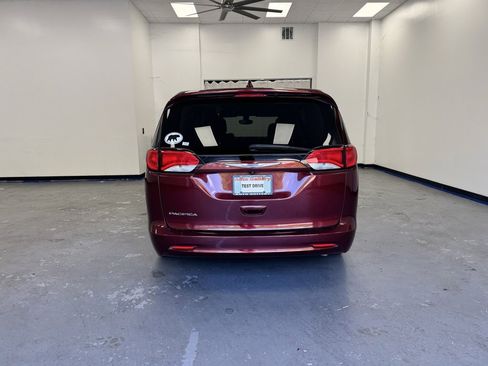 Used 2017 Chrysler Pacifica Touring w/ Tire & Wheel Group image 3