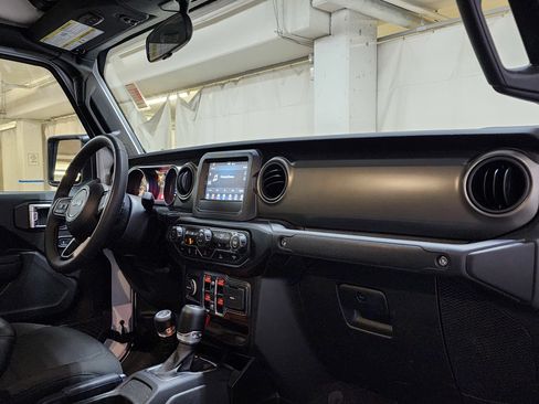 Used 2023 Jeep Gladiator Sport image 22