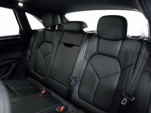 Certified 2025 Porsche Macan S image 30