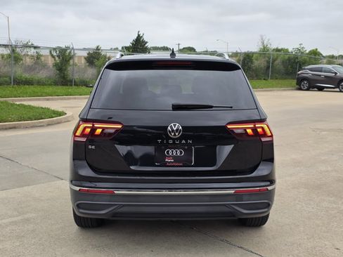 Used 2022 Volkswagen Tiguan SE image 3