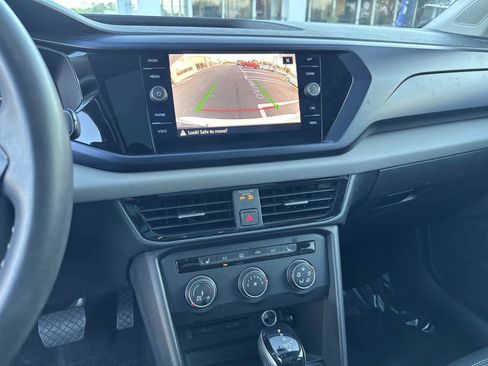 Used 2022 Volkswagen Taos SE w/ Panoramic Sunroof Package image 26